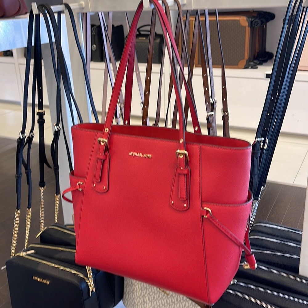 Michael Kors Voyager Small Saffiano Leather Tote Bag
Style# 30H1GV6T4T
NWT
Flame - Picture 14 of 16